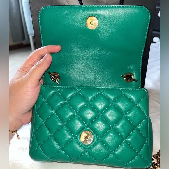 AUTHENTIC VERSACE MEDUSA GREEN CROSSBODY PURSE QUILTED LAMB LEATHER - Picture 8 of 13